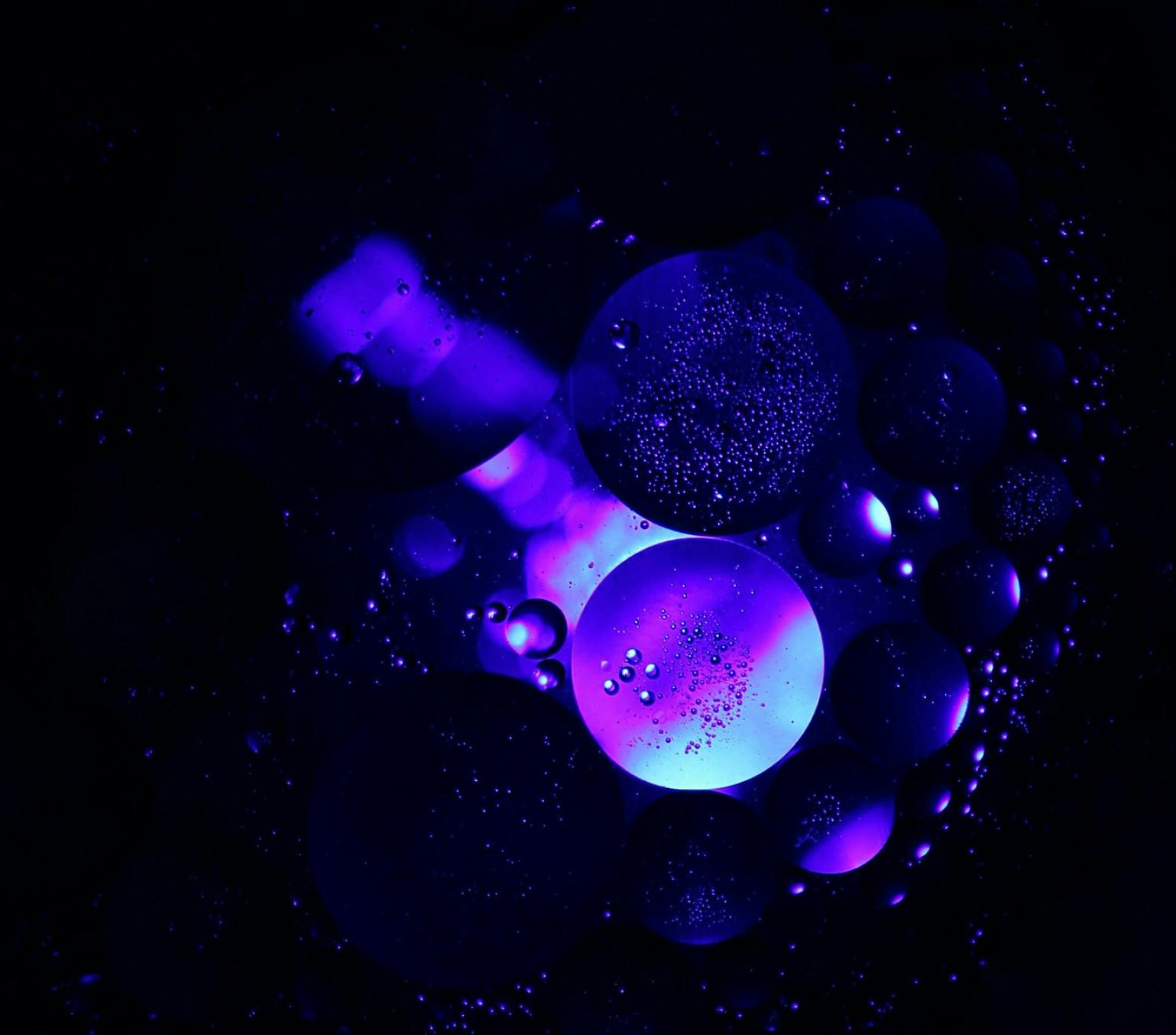 purple bubbles under water