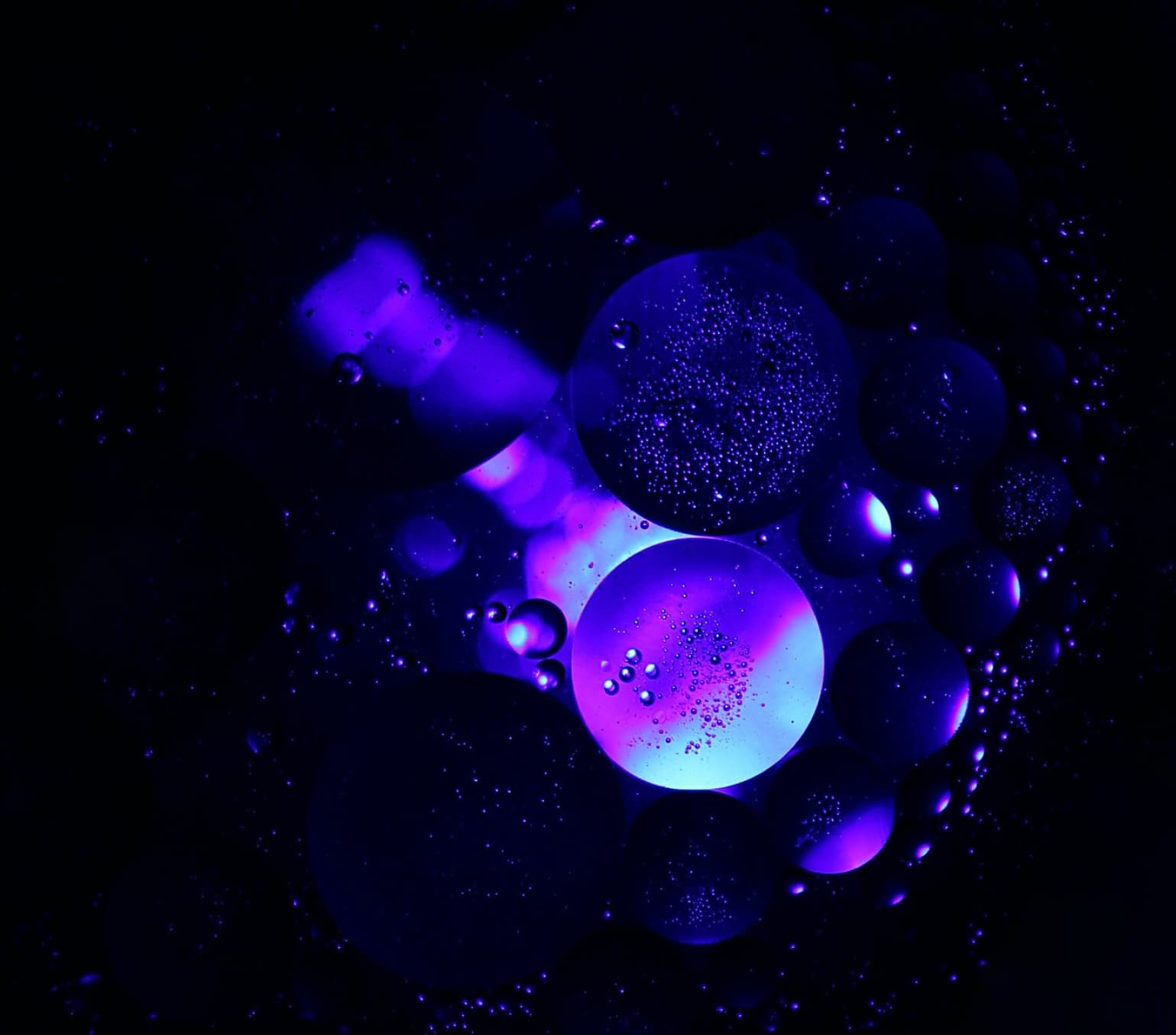 purple bubbles under water